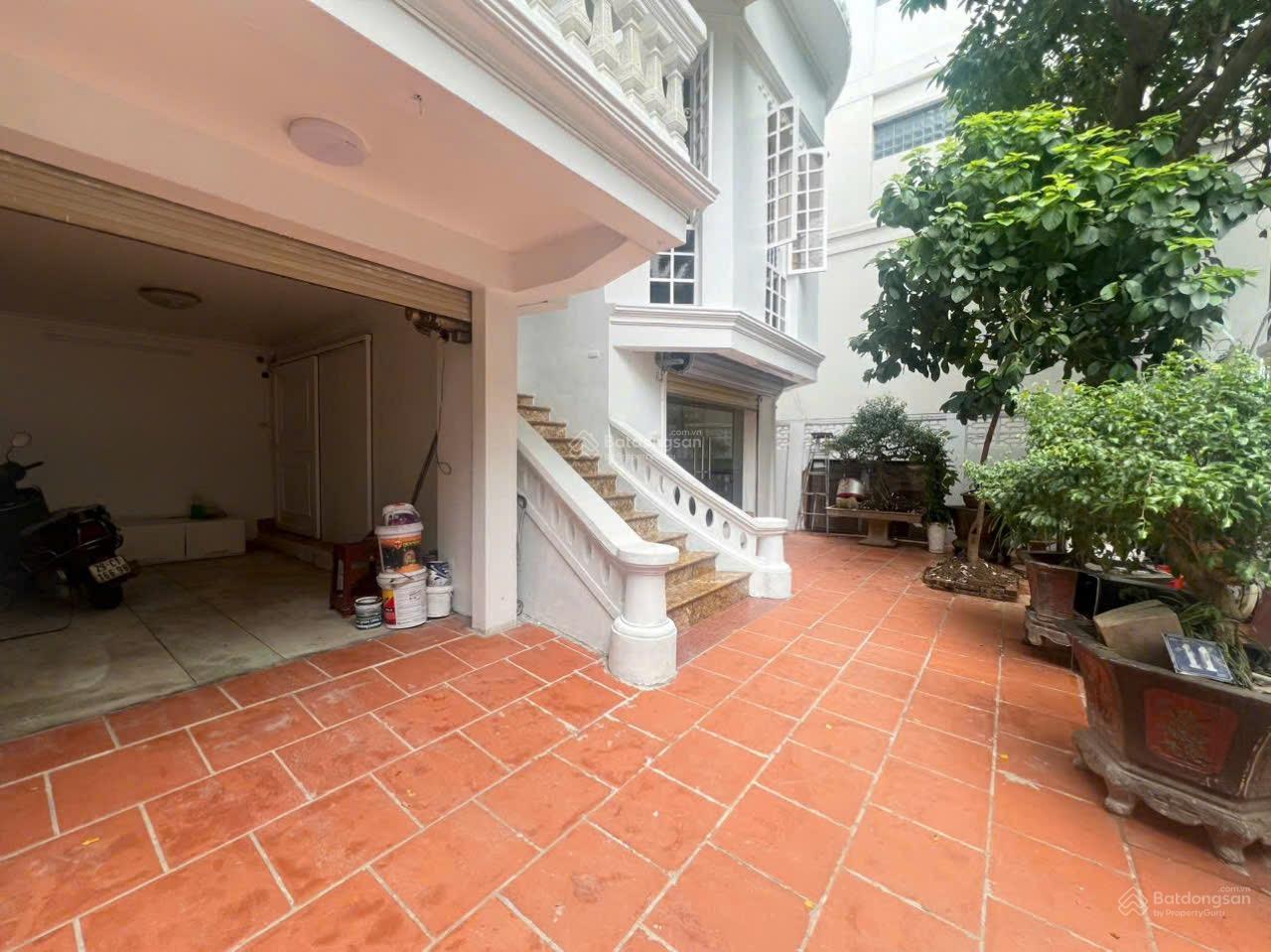 Hot- Bán biệt thự sân vườn Tây Hồ, đường Đặng Thai Mai, 295m2, MT 11m